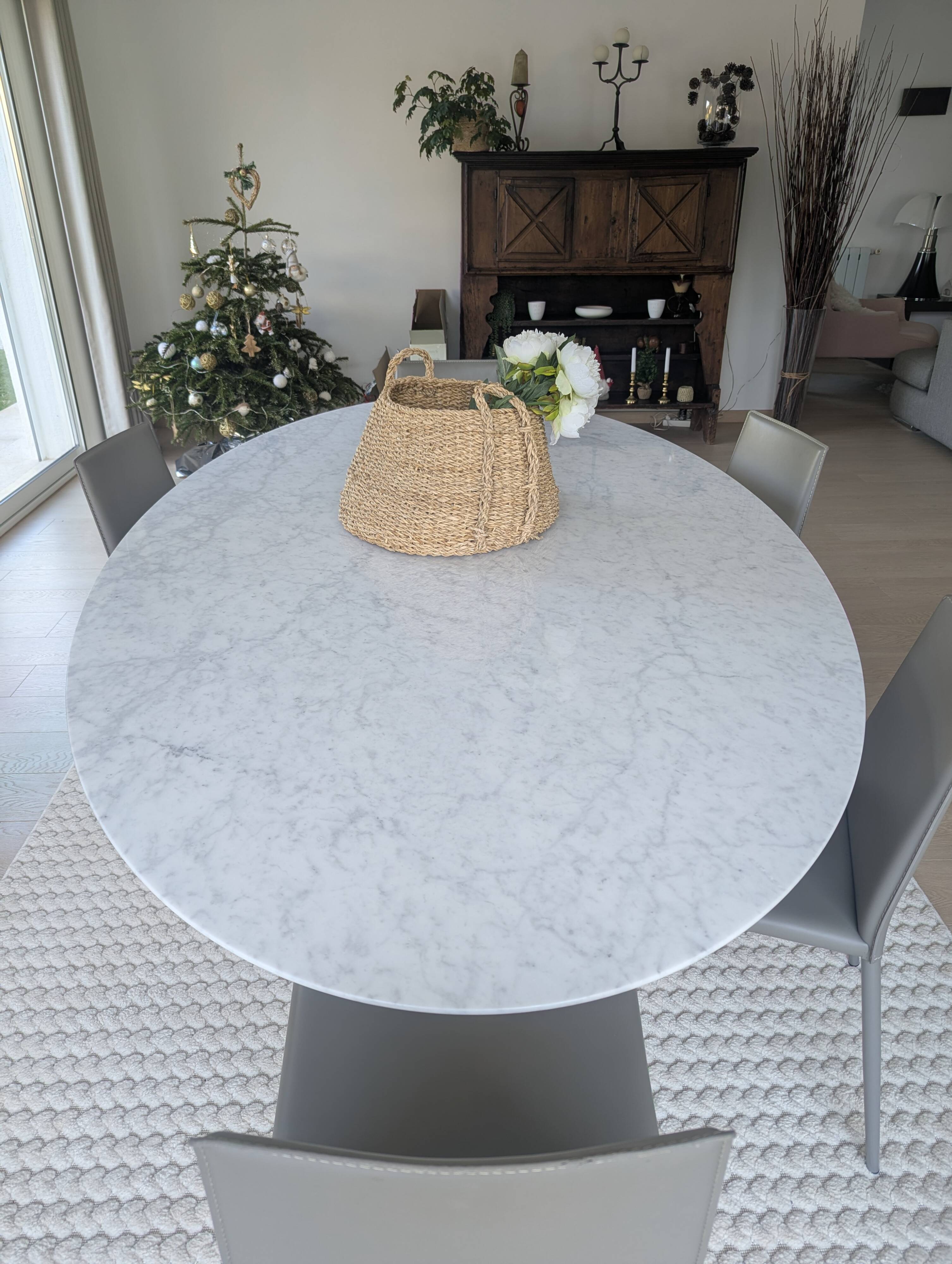 Tulip Oval XL Table Classic Design Italy inspired by Saarinen