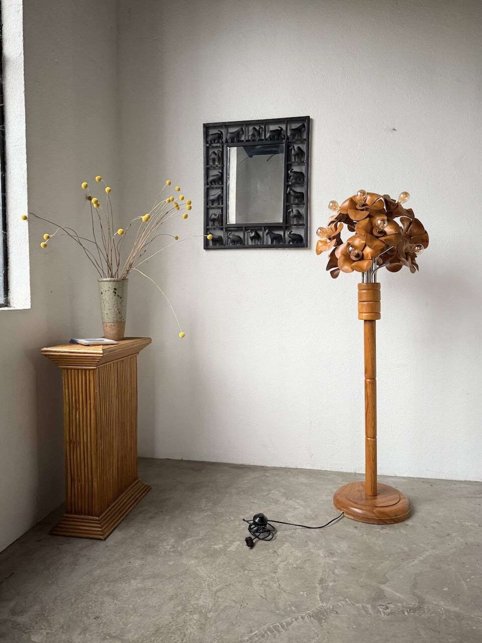 Lampadaire en orme motifs « fleurs », années 70