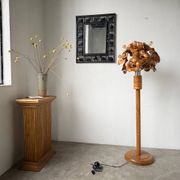 Lampadaire en orme motifs « fleurs », années 70