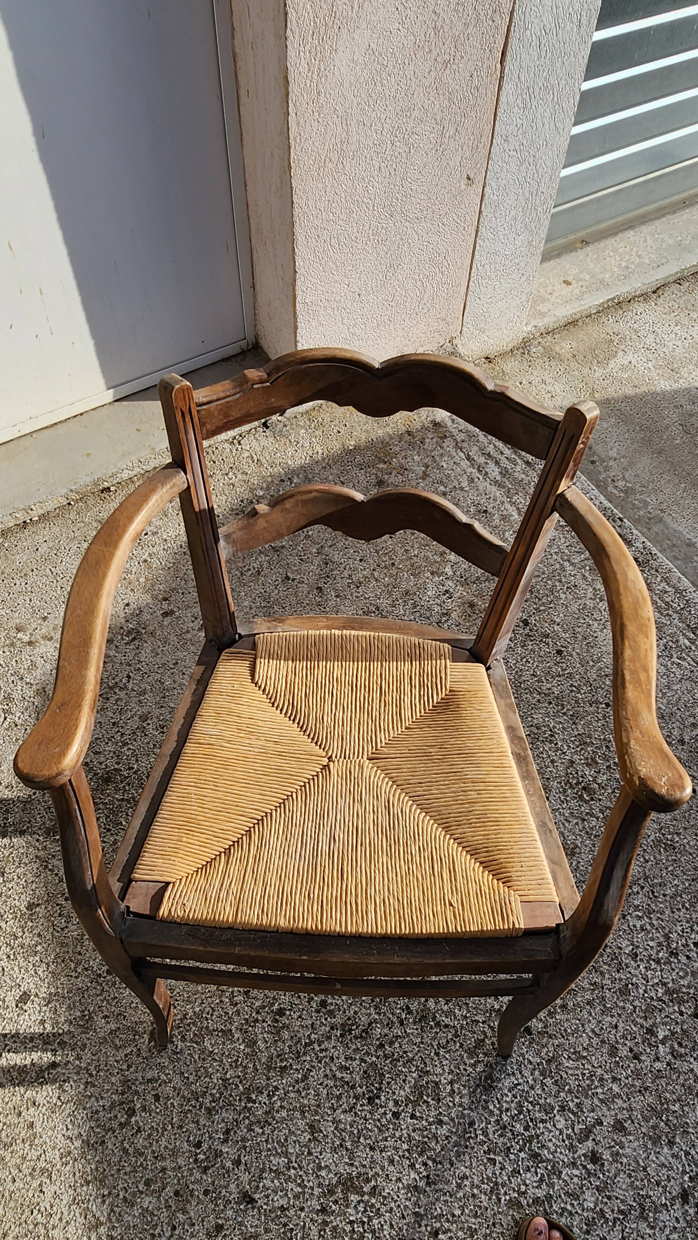 Rustic armchair made of wood and straw