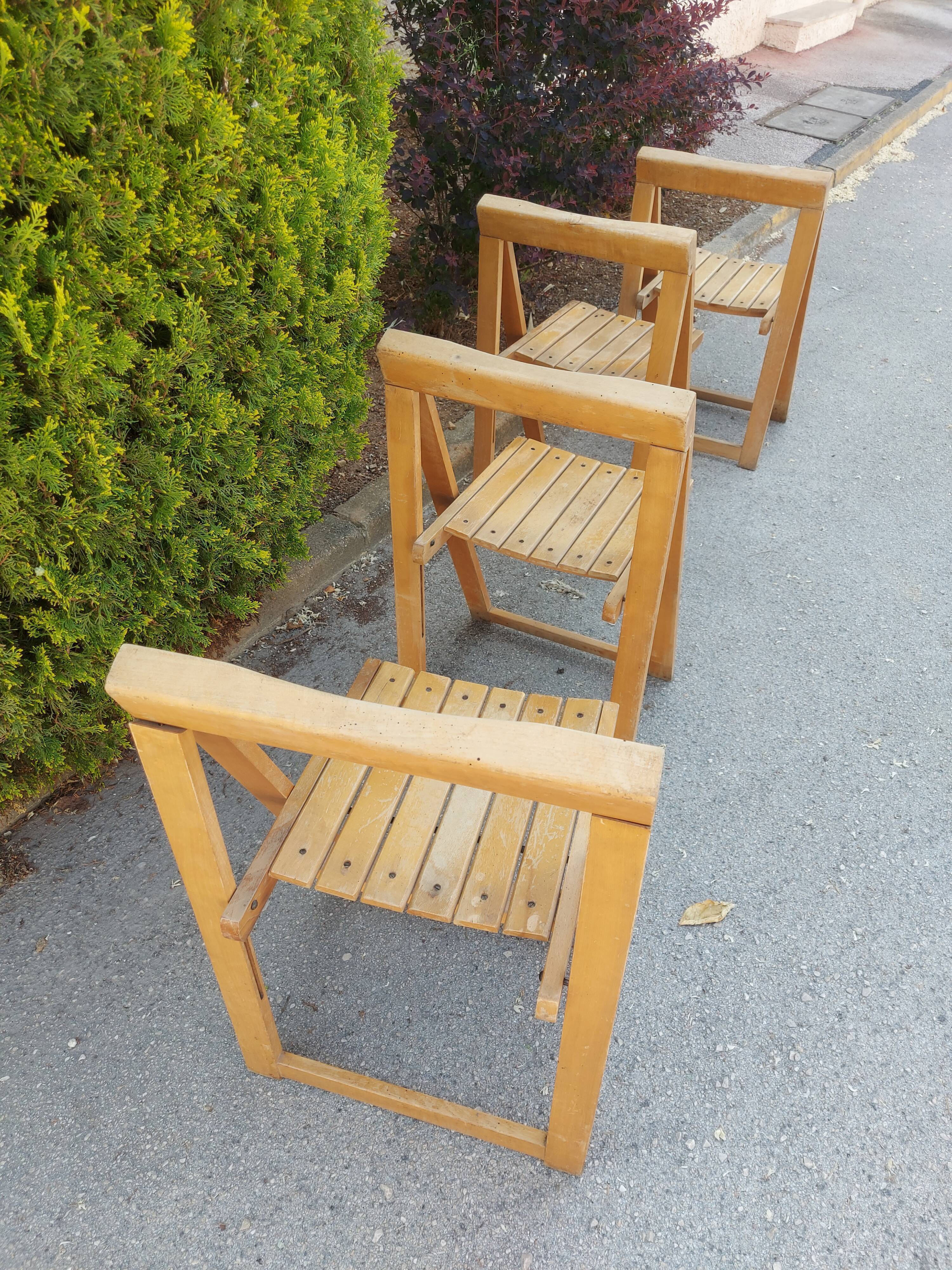 4 folding chairs