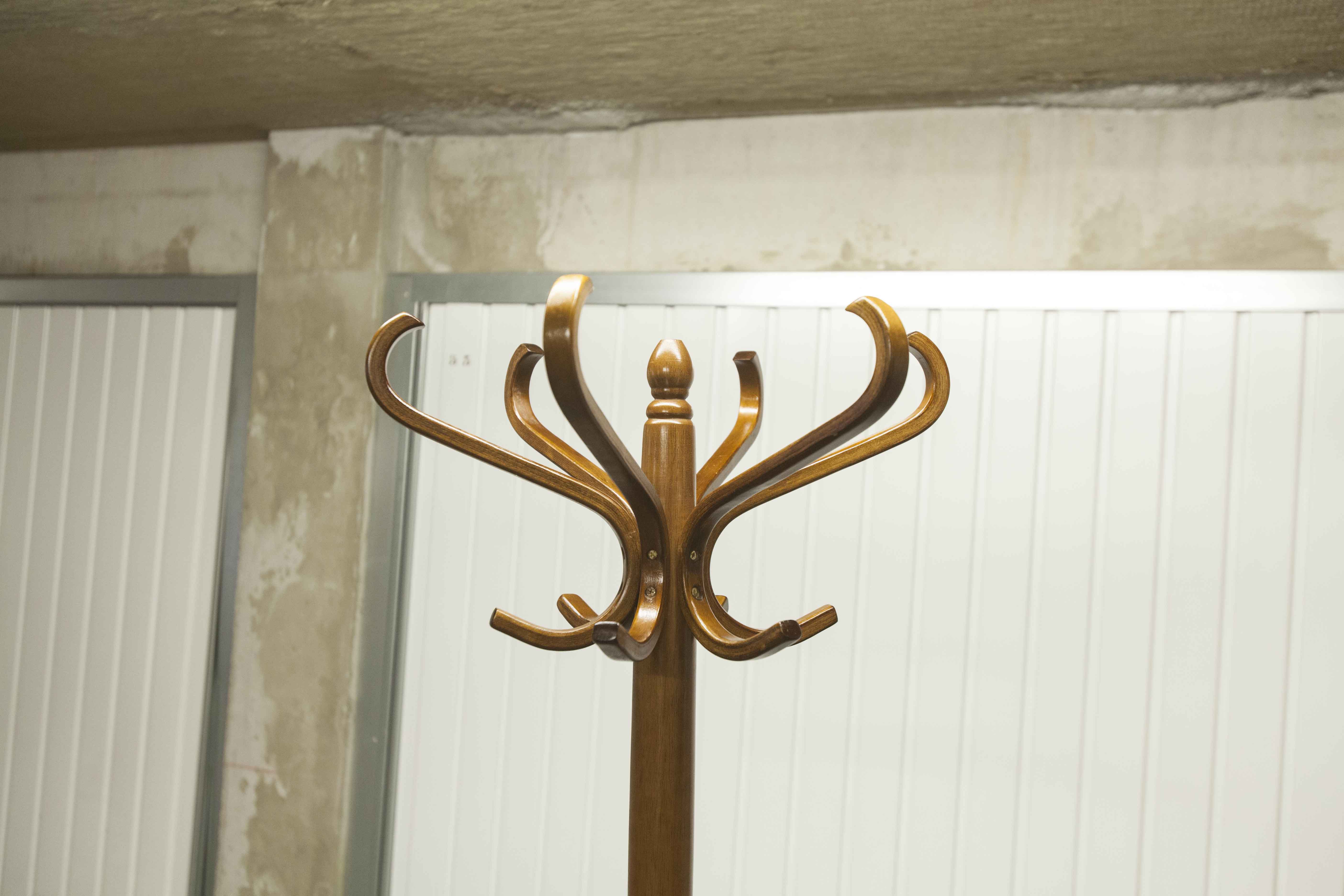 Coat rack rotating parrot Baumann 1960