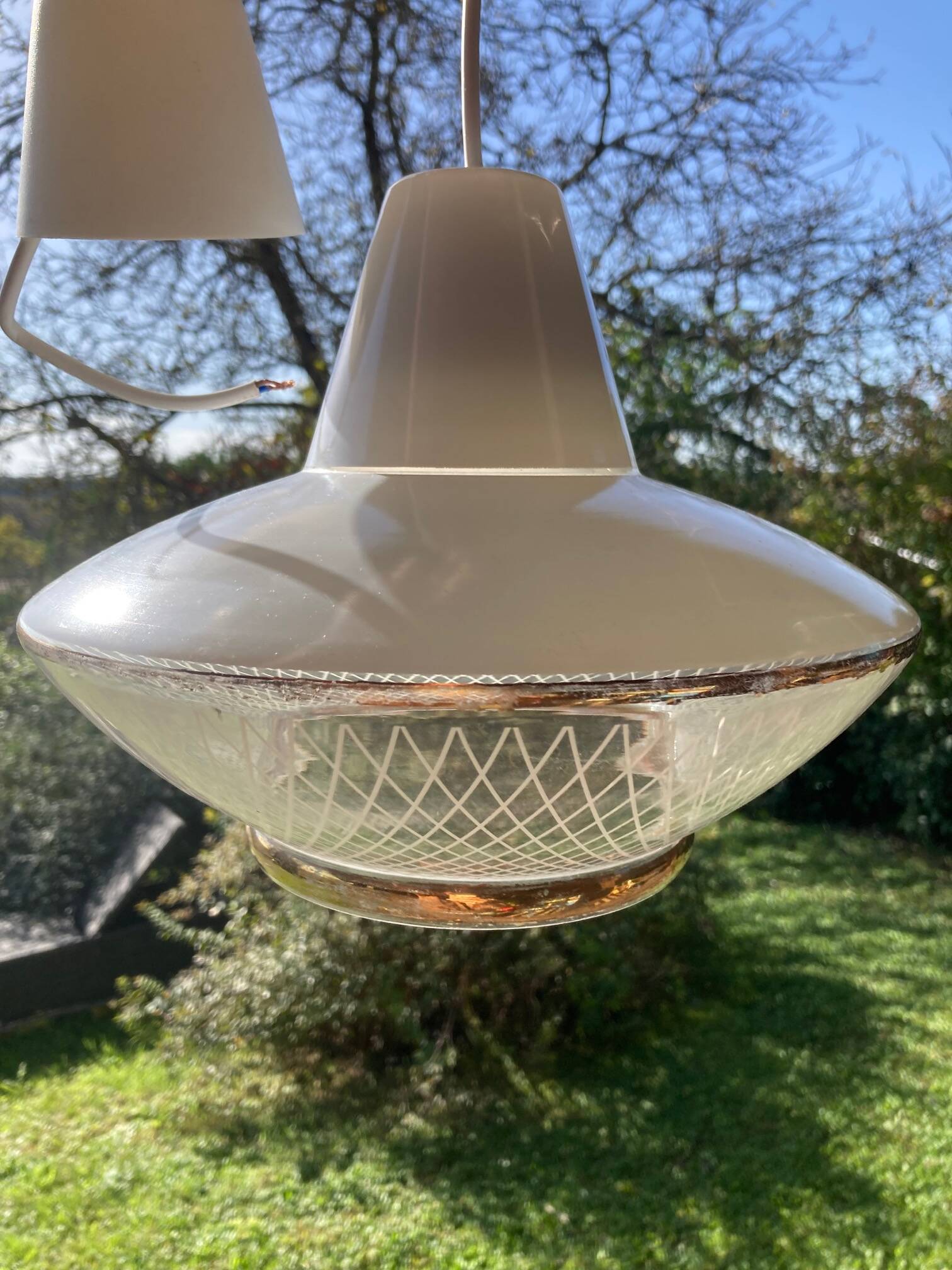 Space Age saucer pendant light, 1950s chandelier, in white and gold glass