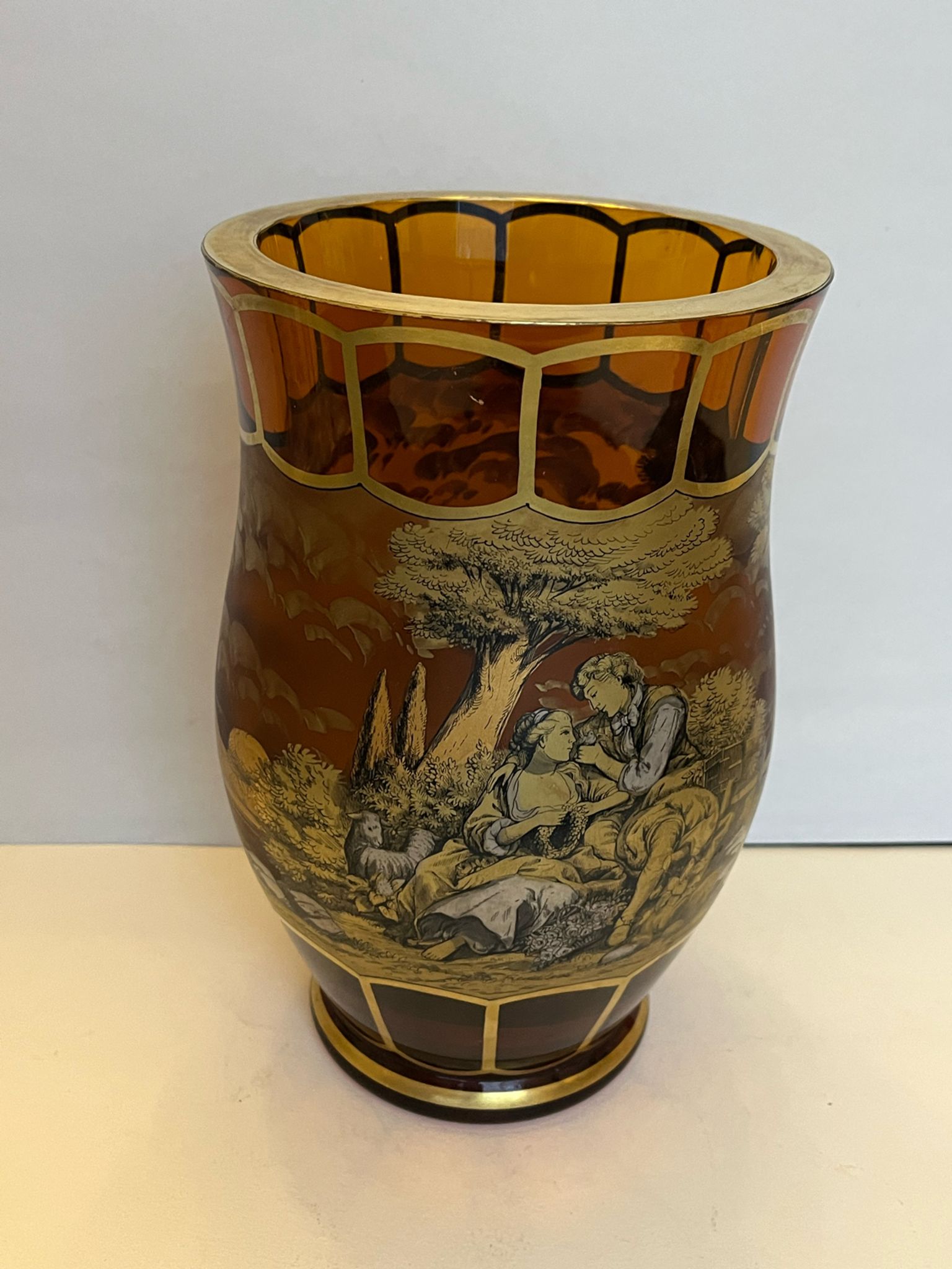 Vase en verre peint