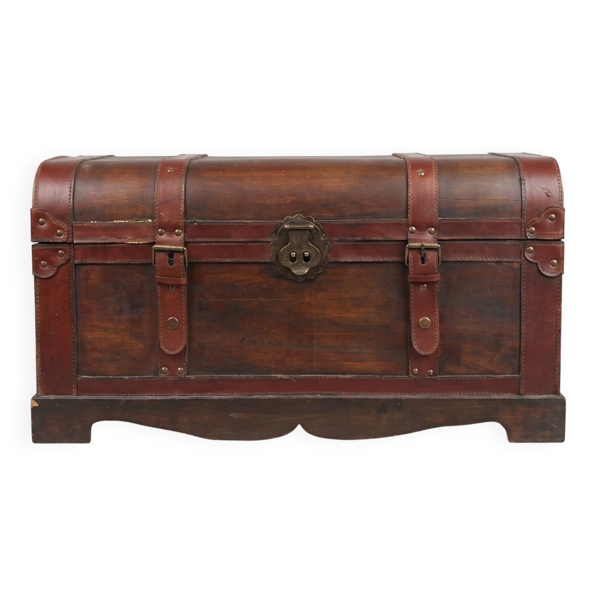Wooden trunk with leather and metal, ultra chic and elegant in a living room or bedroom.