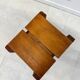 Tabouret brutaliste en pin