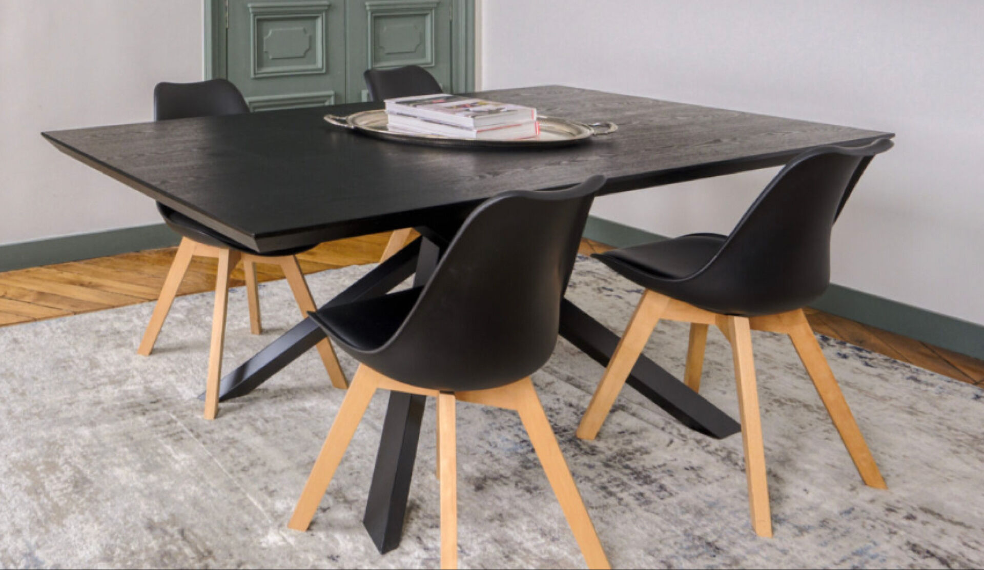 Table à manger style industrielle en bois et métal noir