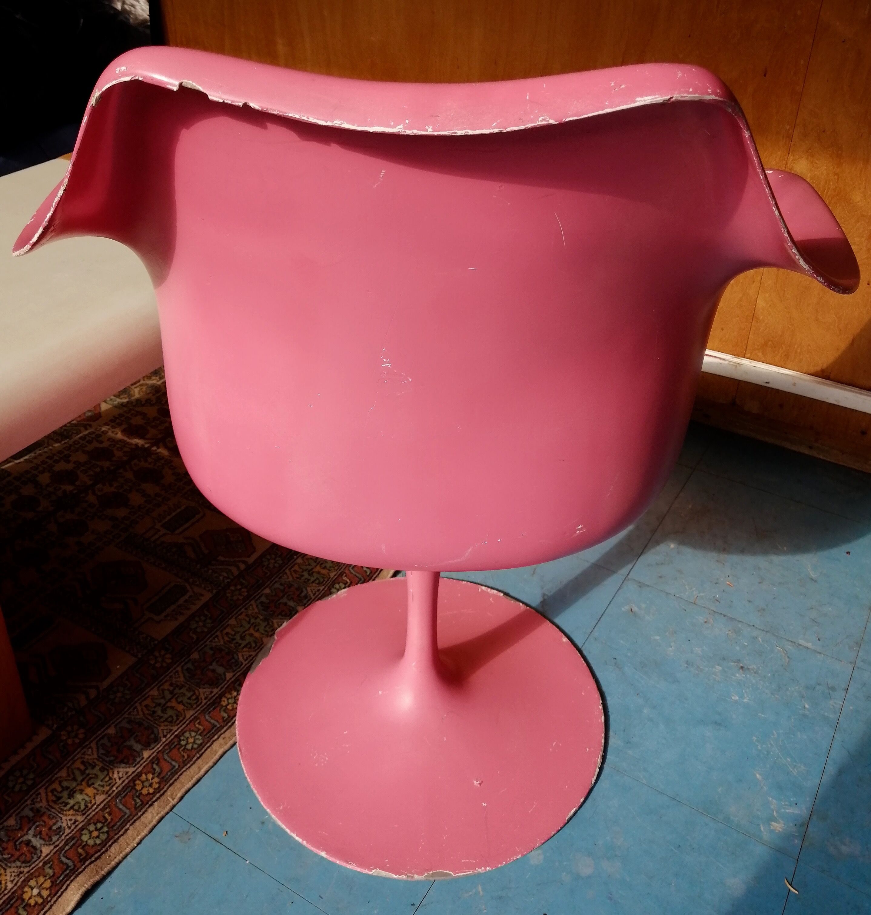 Tulip armchair by Eero Saarinen Knoll edition