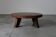 Table basse ronde rustique en chêne sculpté - Pays-Bas, années 1950