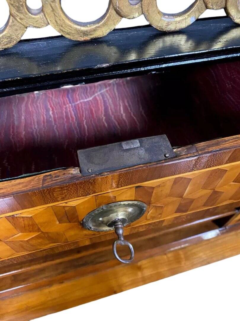 Important cylinder desk from the Louis XVI period in marquetry.