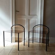 Paire de tables d'appoint, chevets en verre fumé, 1980