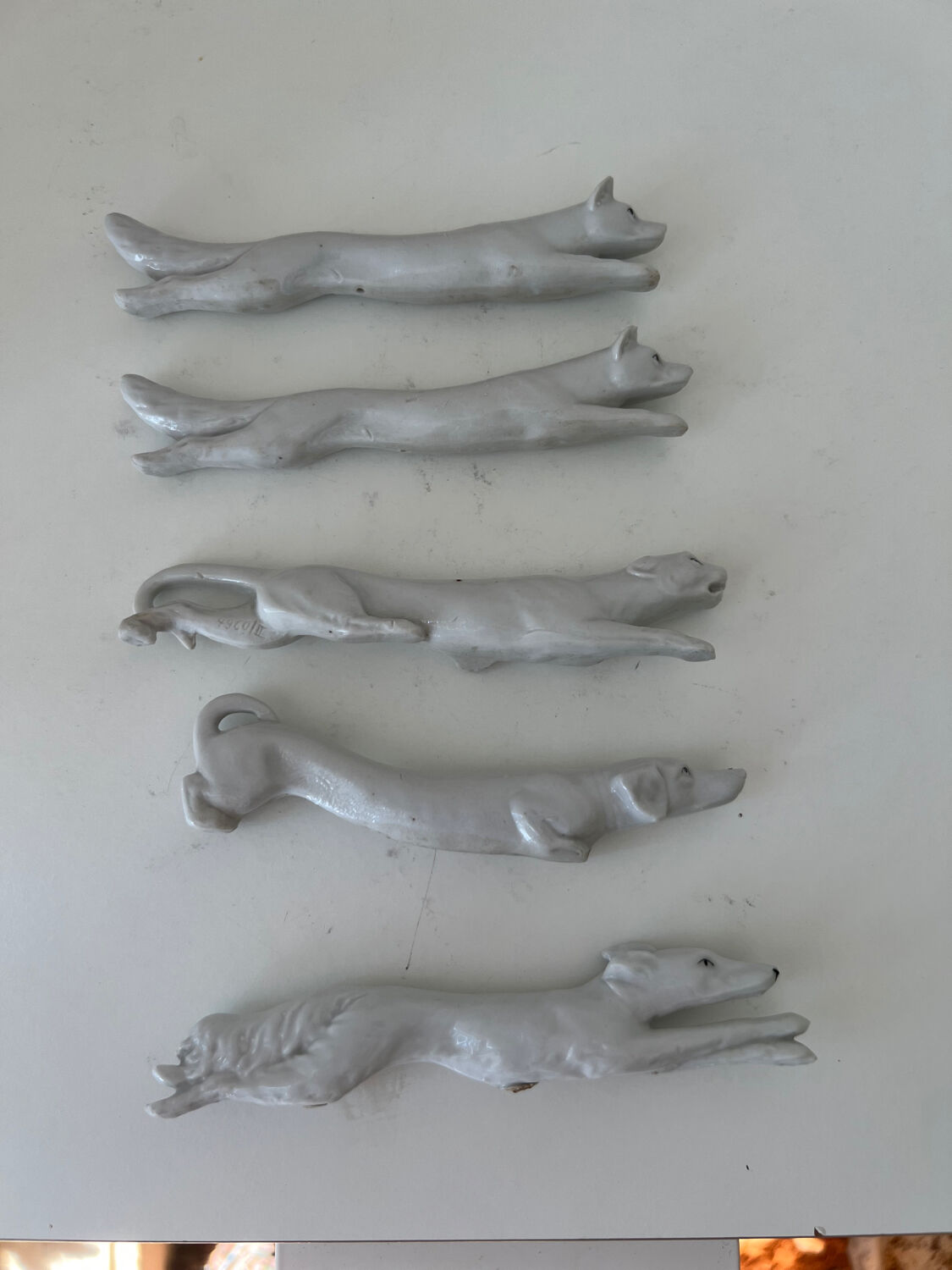 Set of 5 white porcelain knife holders, pantheon fox dogs