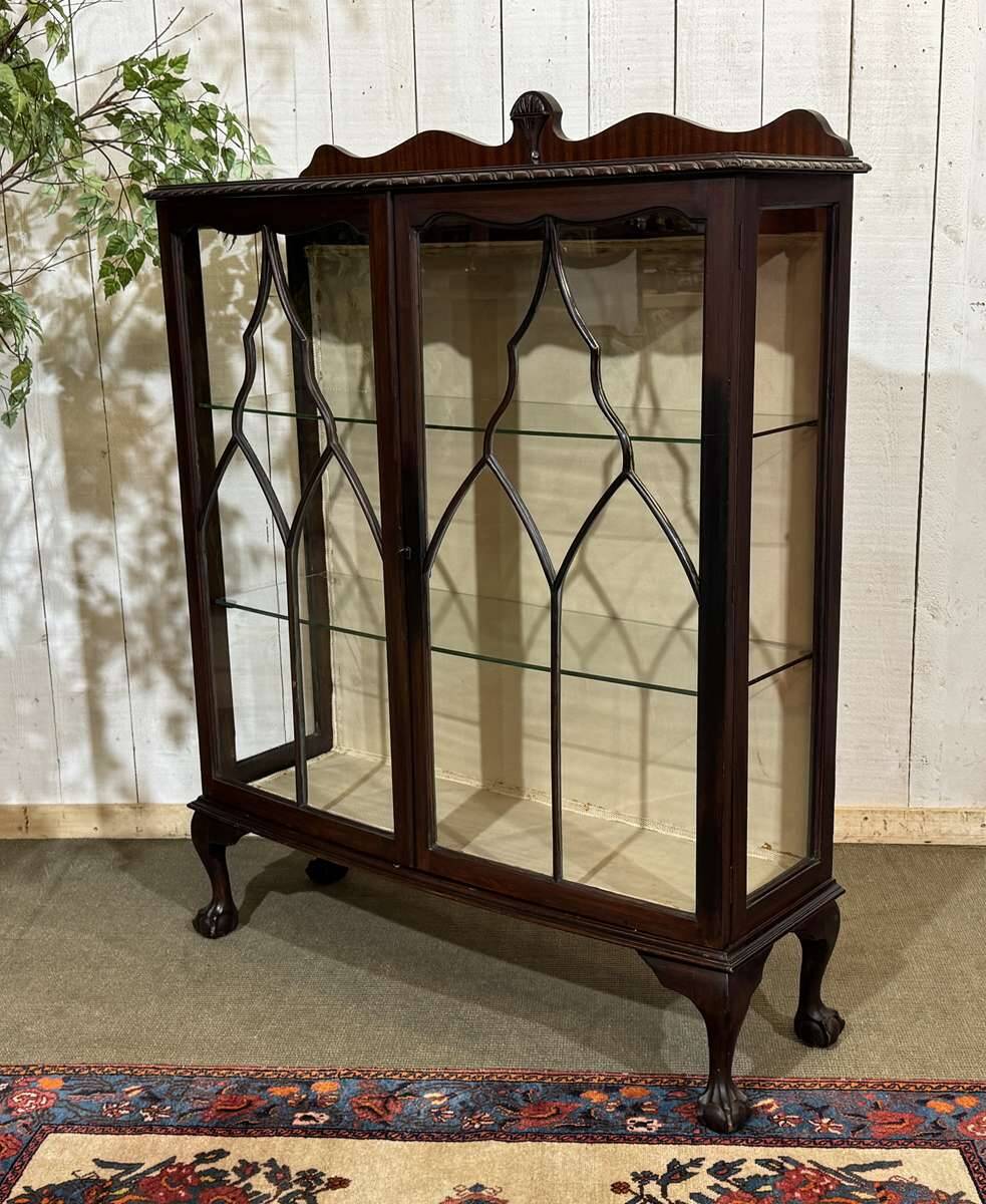 1930s English display cabinet in mahogany