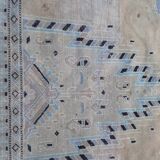 Tapis d' orient, ancien, fait main. Dominance bois de rose.