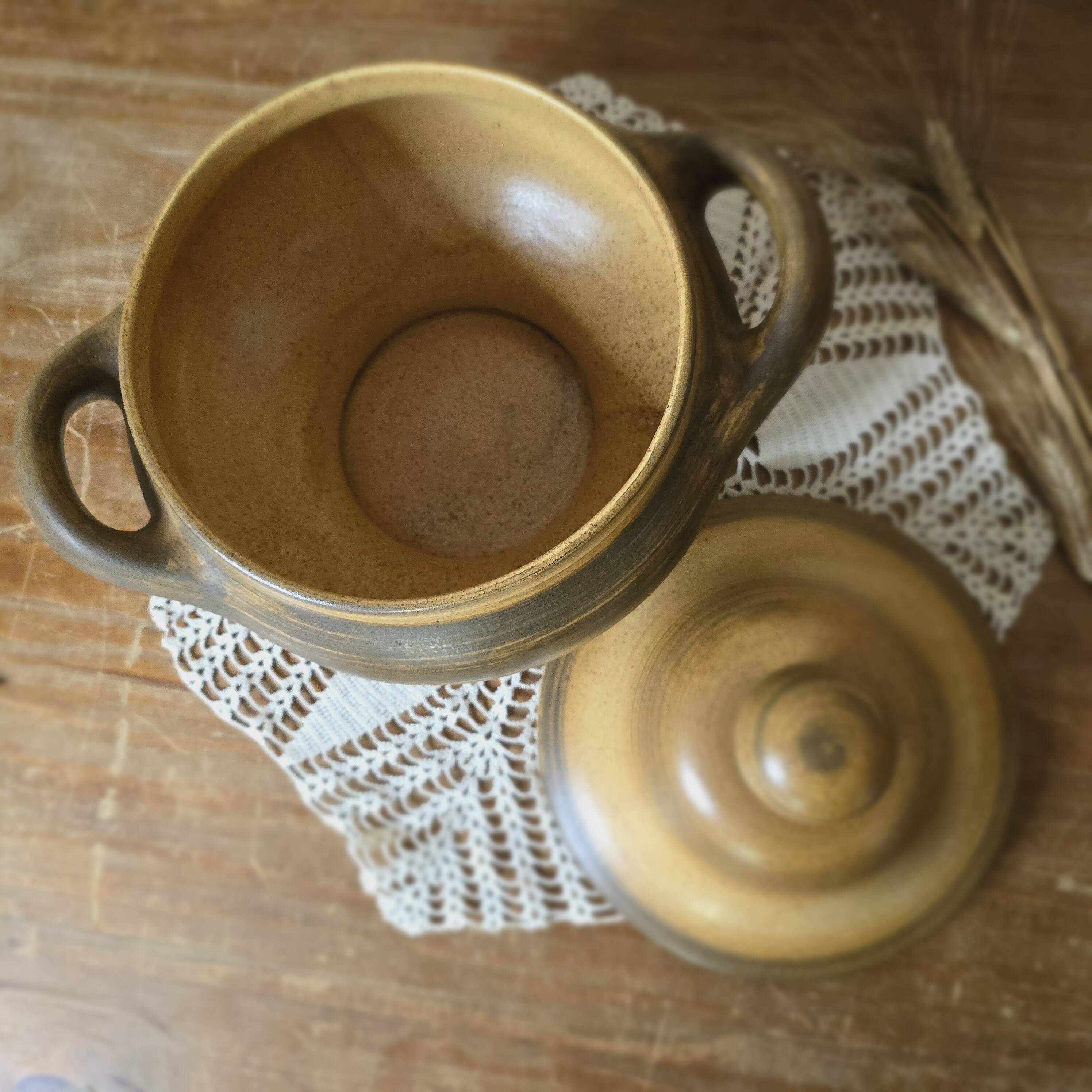 Large Longchamp vintage stoneware vegetable soup tureen