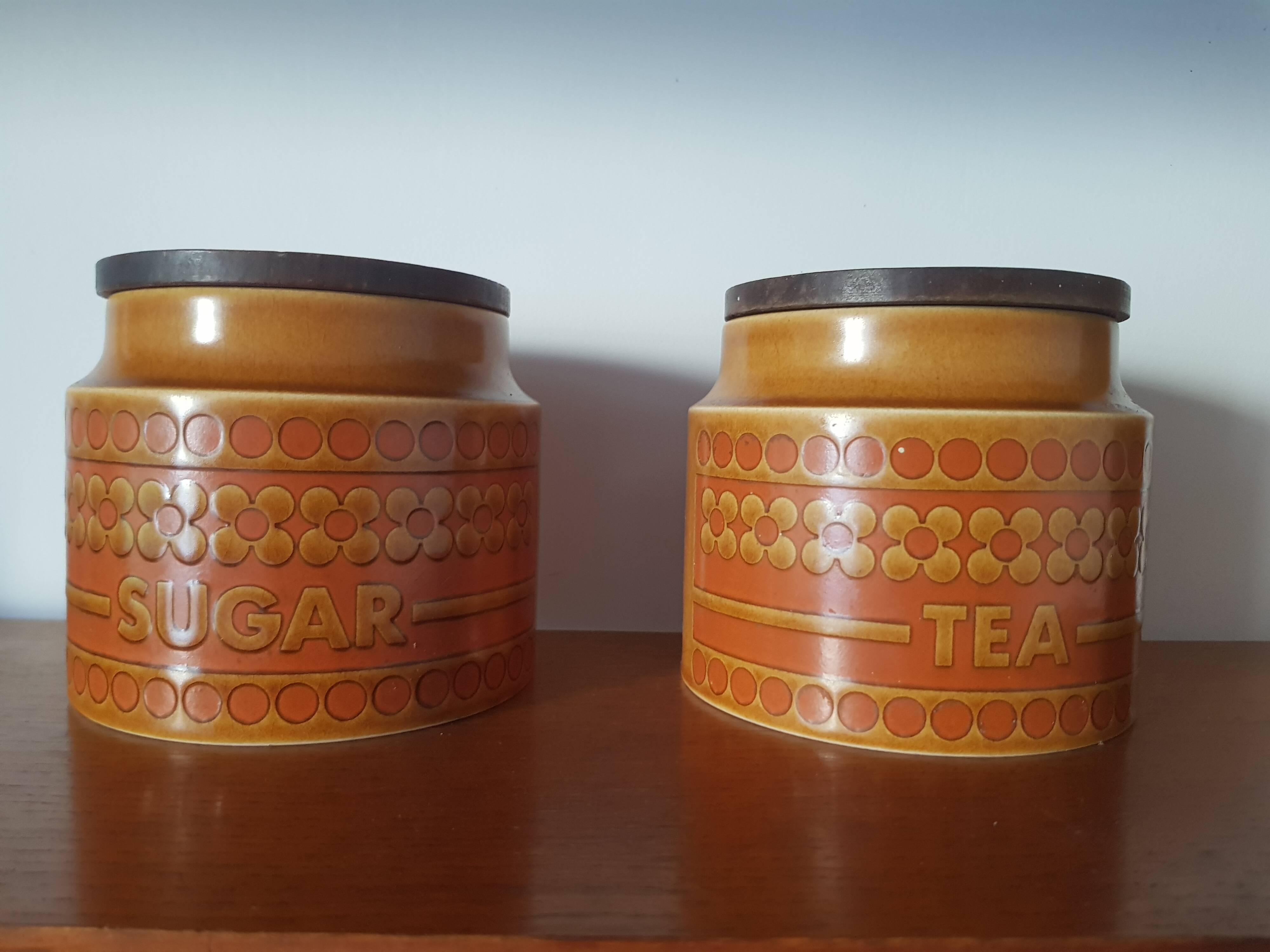Set of 2 vintage pots with lids