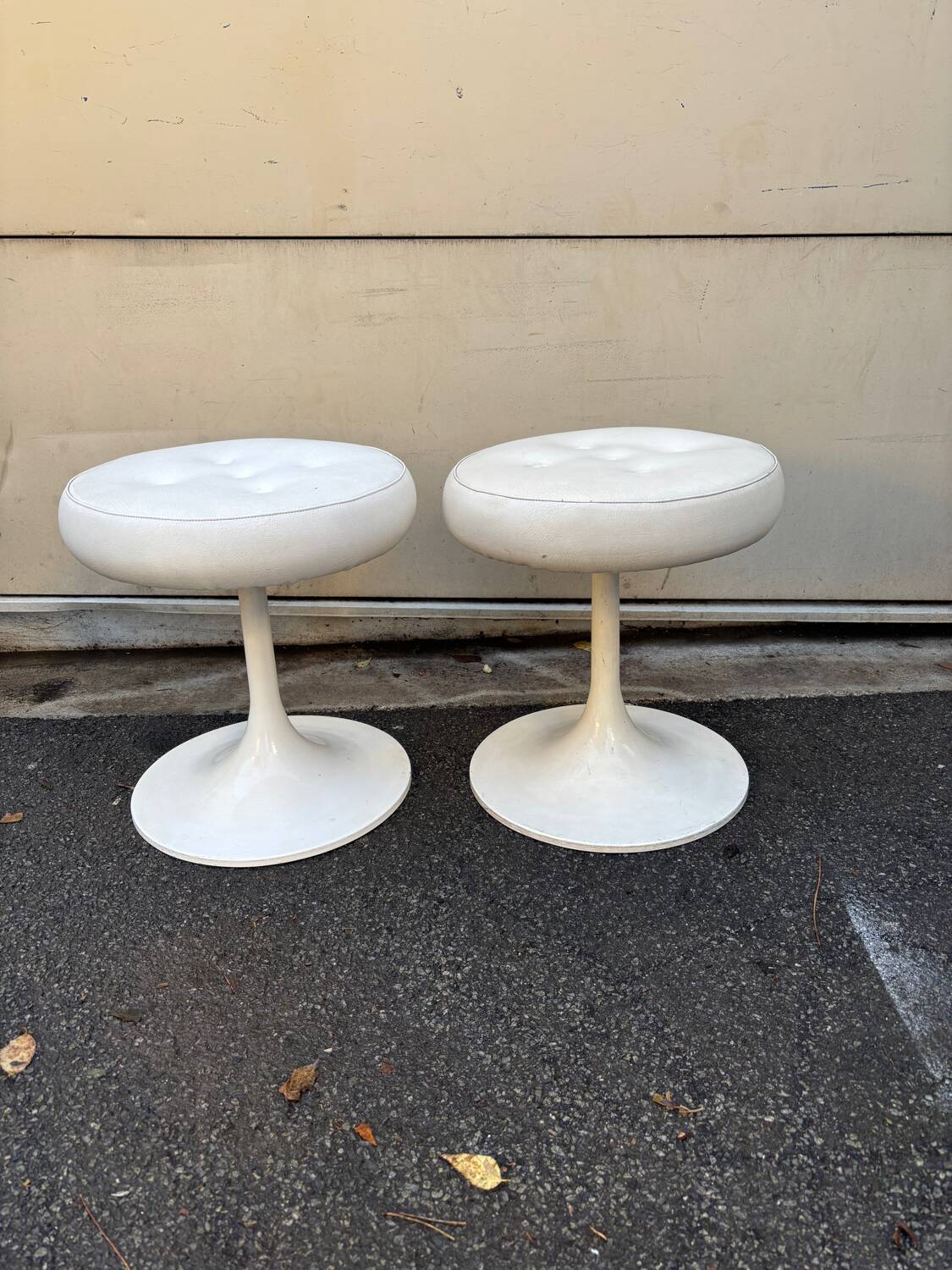 Paire de tabourets pied tulipe années 70’