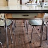 Table et 6 chaises en formica