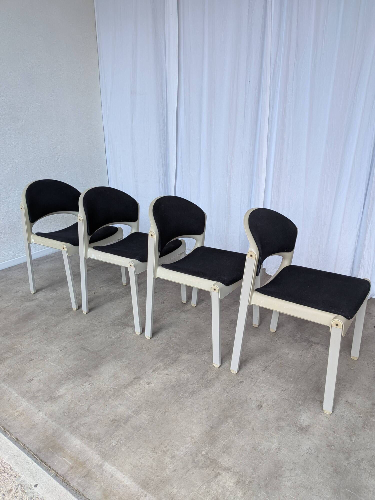 Set of 4 Vintage Aeon Mondial Stackable Chair / Dutch Postmodern Dining Cha