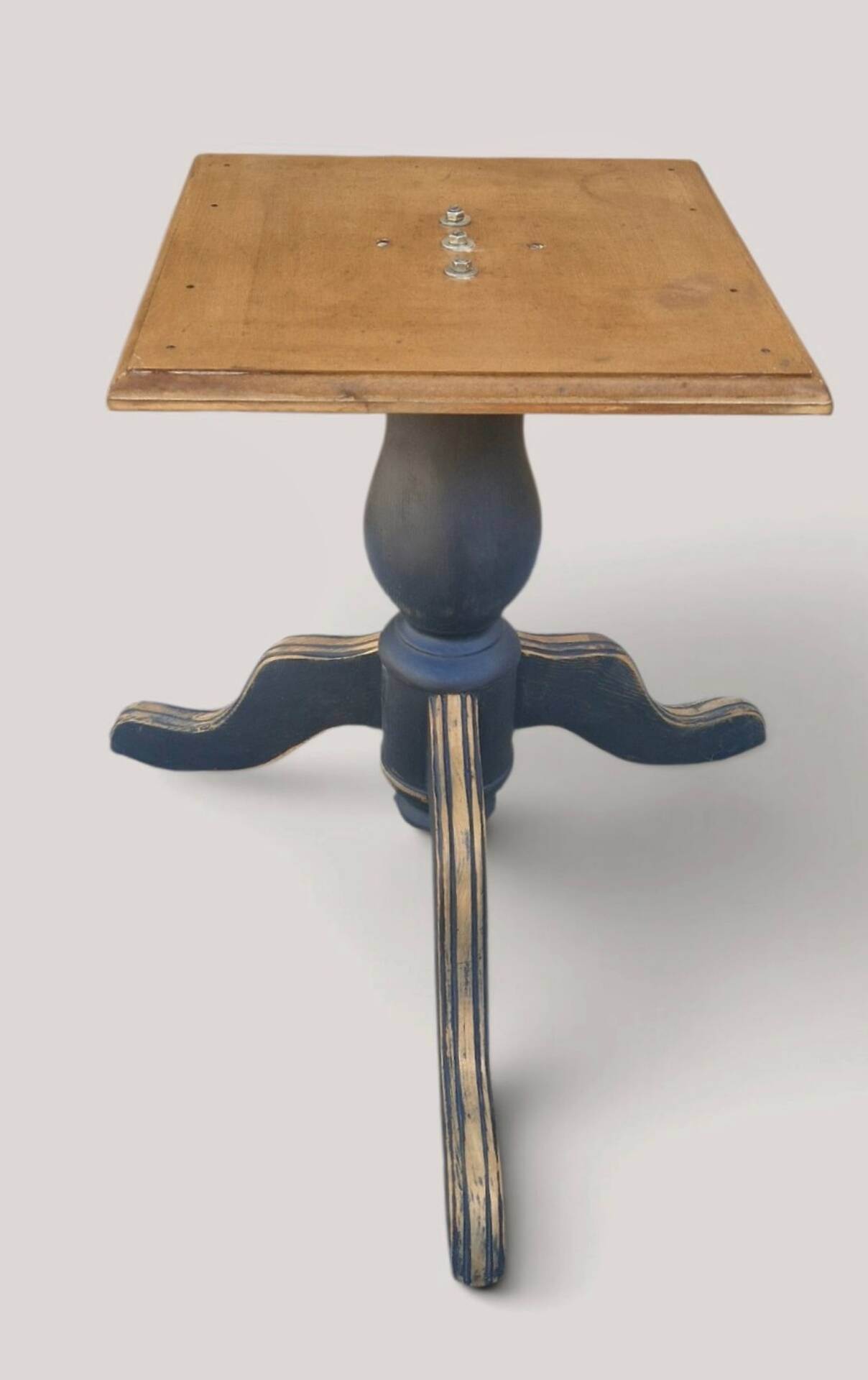 Extendable round table with central leg – Chic country spirit