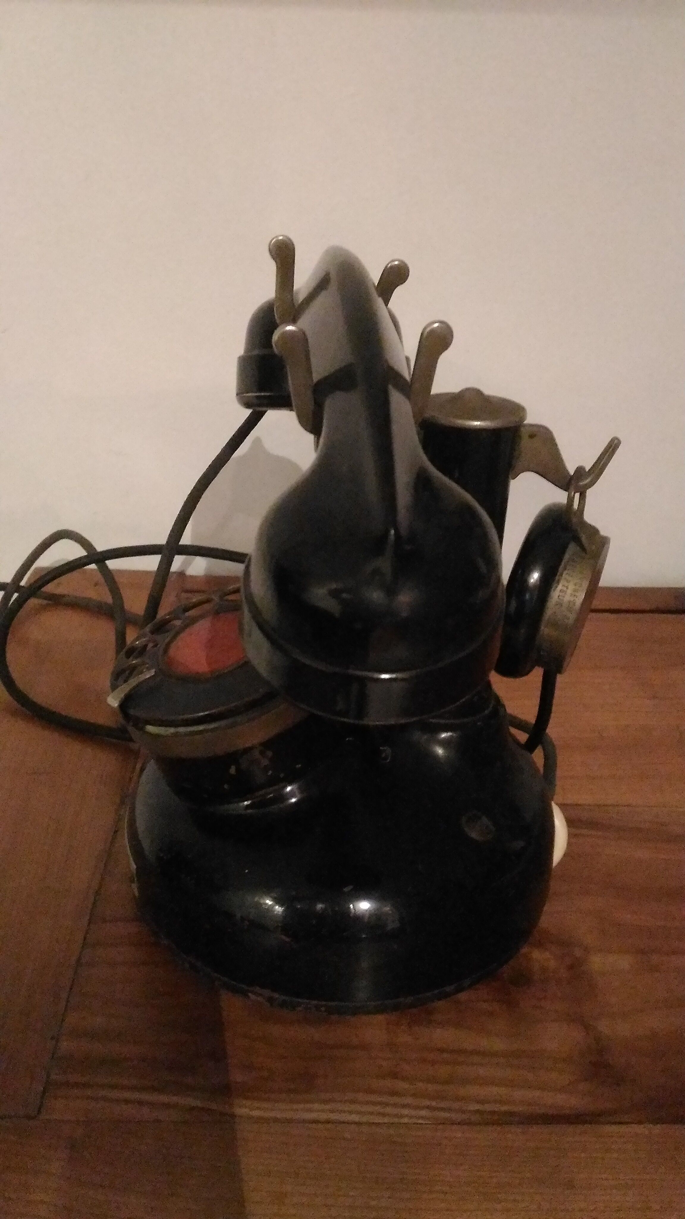 Téléphone en bakélite