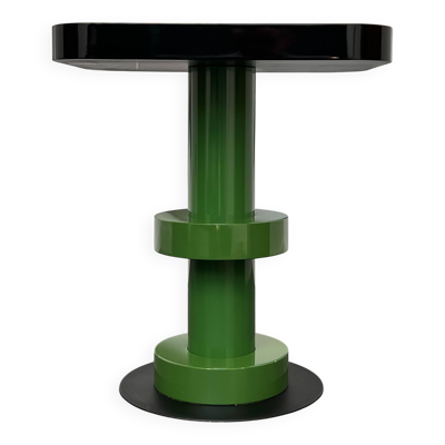 Table basse, chevet  dans le style Memphis d'Ettore Sottsass, post 2000