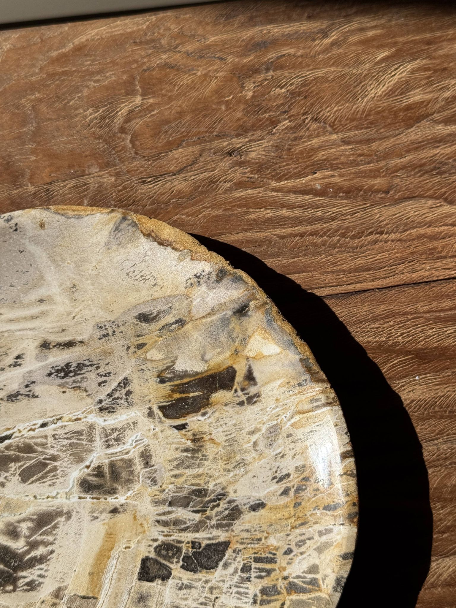 Petit vide poche ou plat en bois pétrifié blanc quadrillé brun D25-20,5