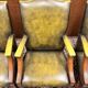 Ensemble de chaises présidentielles Chesterfield anglaises classiques.