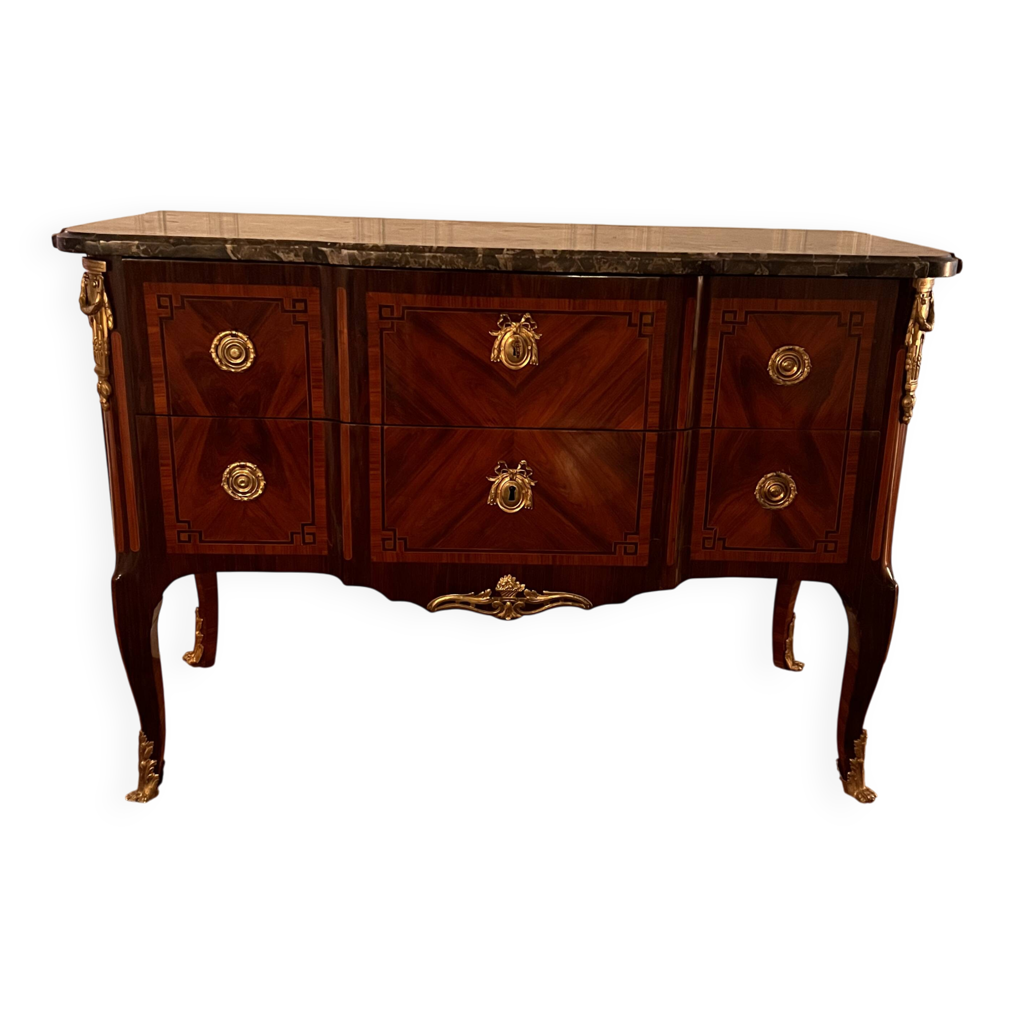 18th-century commode in rosewood and amaranth veneer from Fontainebleau.