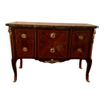 18th-century commode in rosewood and amaranth veneer from Fontainebleau.