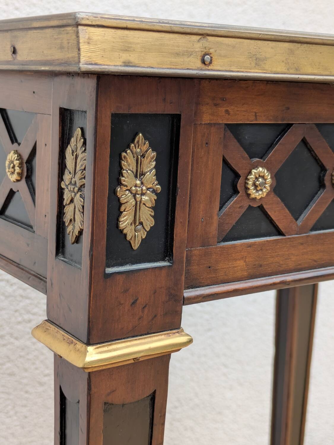 Table d'appoint style Louis XVI, marbre, début XXème, estampillée