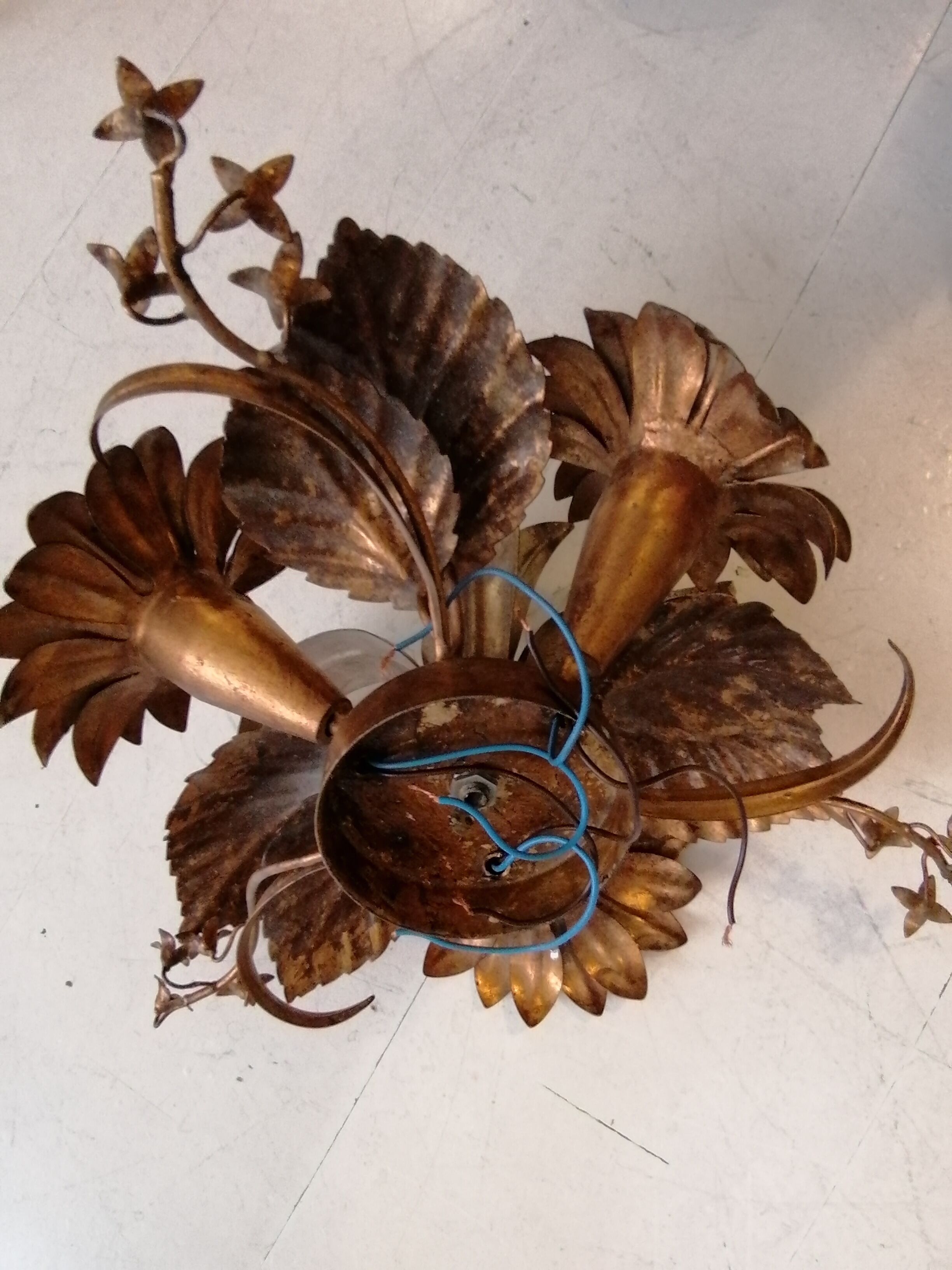 Golden flower sconce