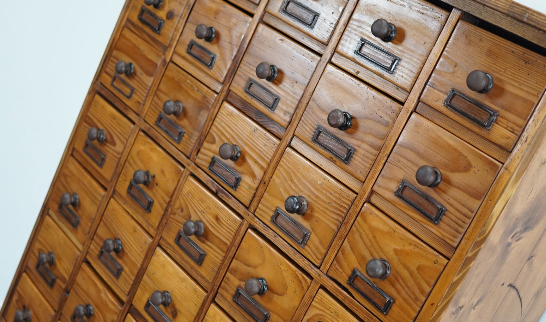 Armoire d'apothicaire Allemande en pin 1930s