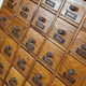 Armoire d'apothicaire Allemande en pin 1930s