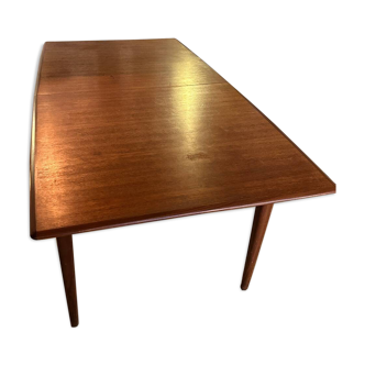 Scandinavian table