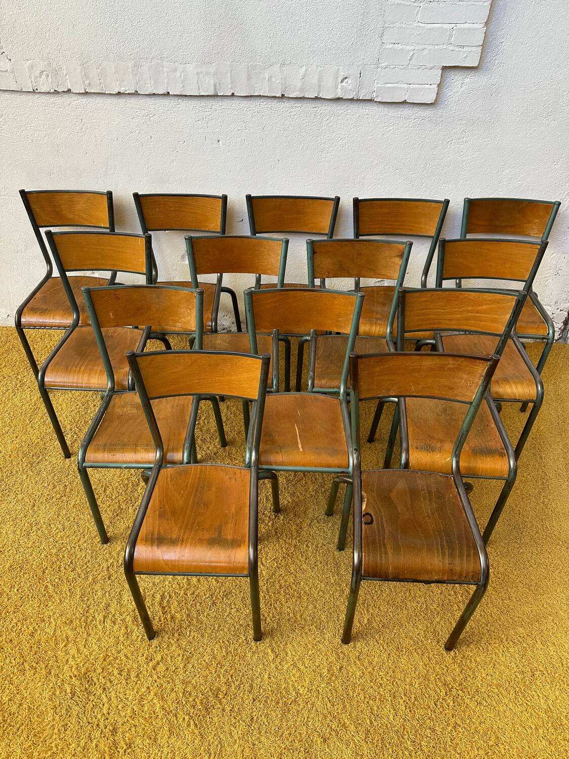 Lot 14 chaises d’école