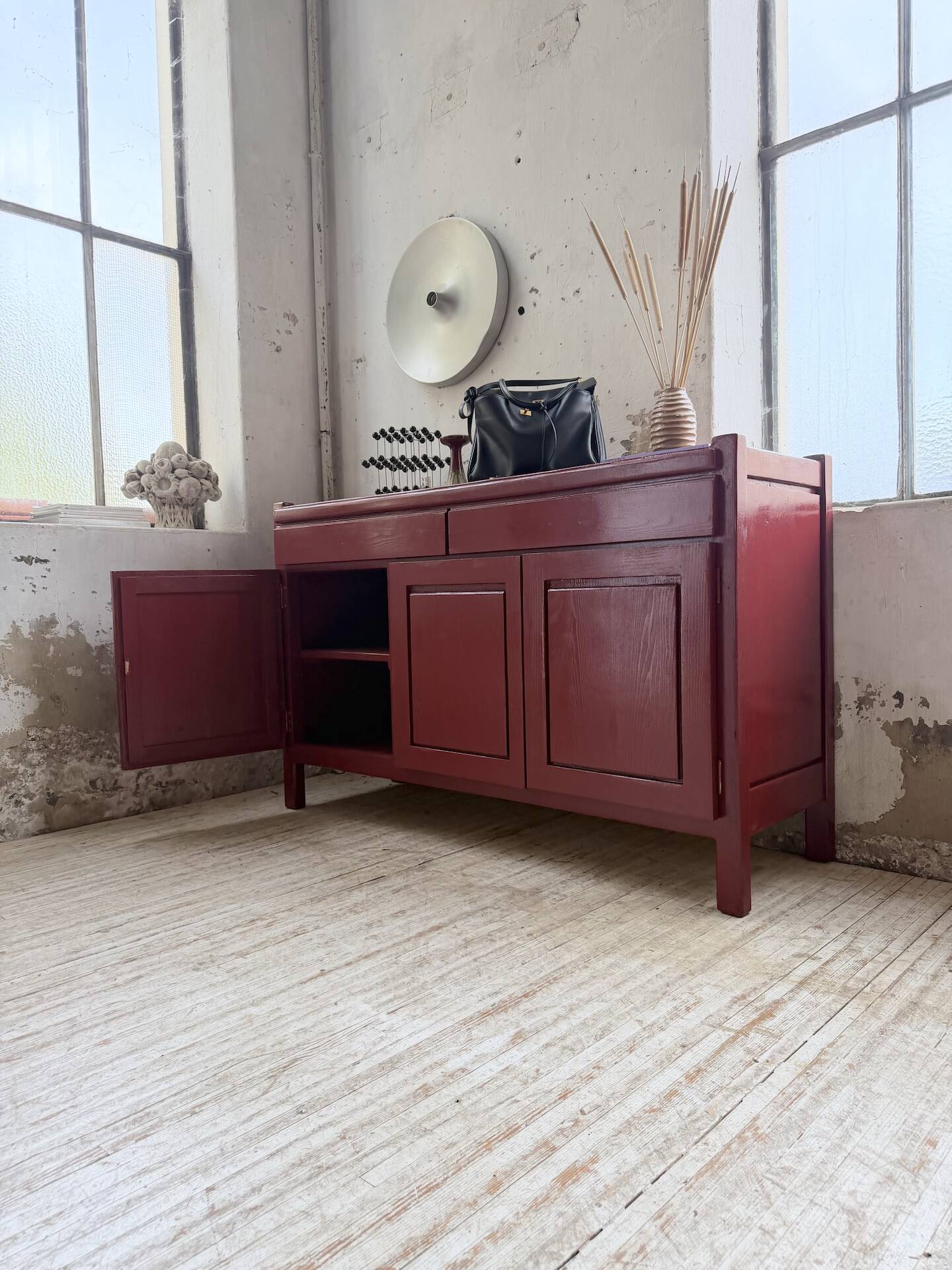 Red lacquered enfilade 1970 160cm