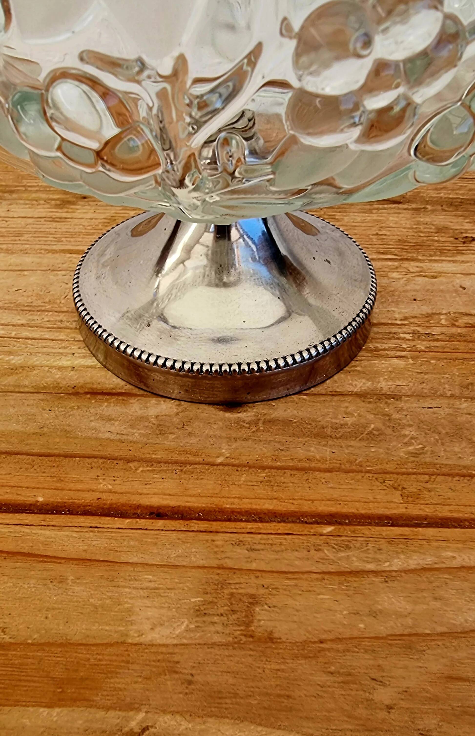 Vintage glass fruit bowl on a stand from the 60s/70s.