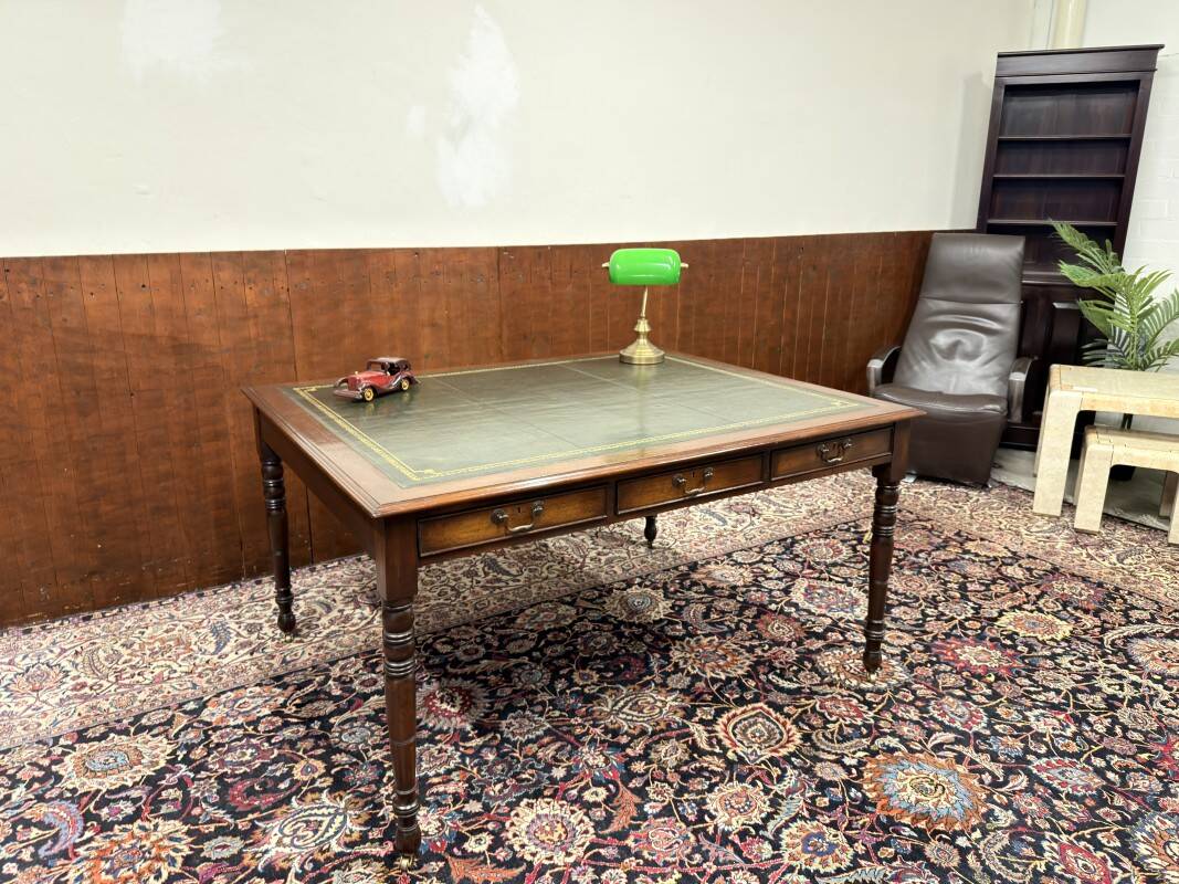 Bureau Chesterfield anglais ancien Partnerdesk