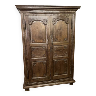 Louis XV carved wooden wardrobe from the 18th century