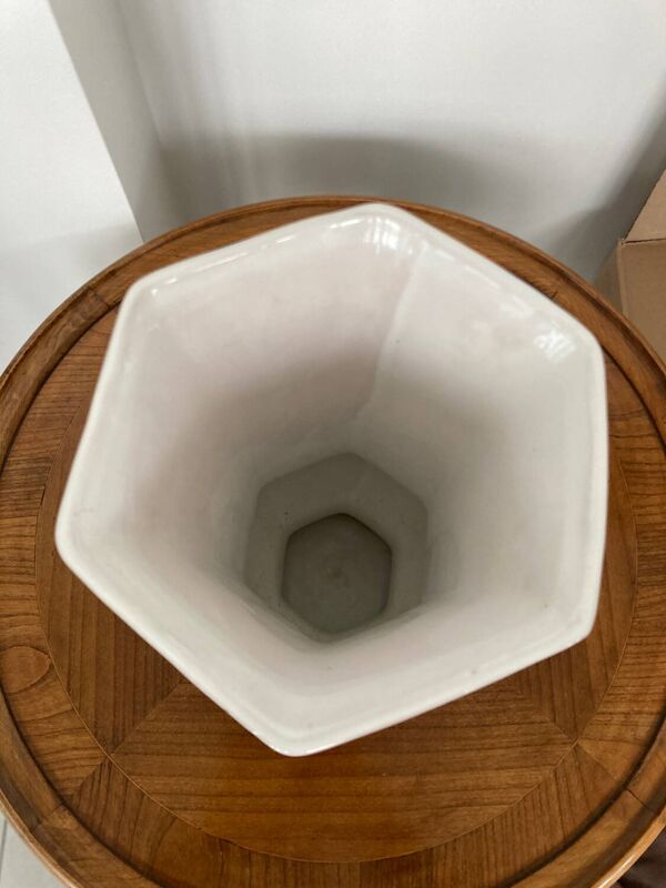 Vase hexagonal Lallier Moustiers H 29cm