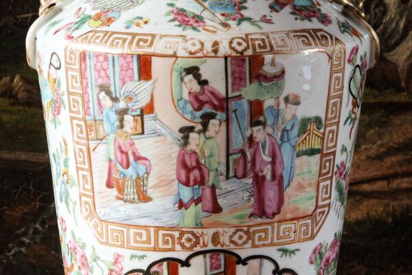 Vase balustre en porcelaine de Canton, 19ème siècle