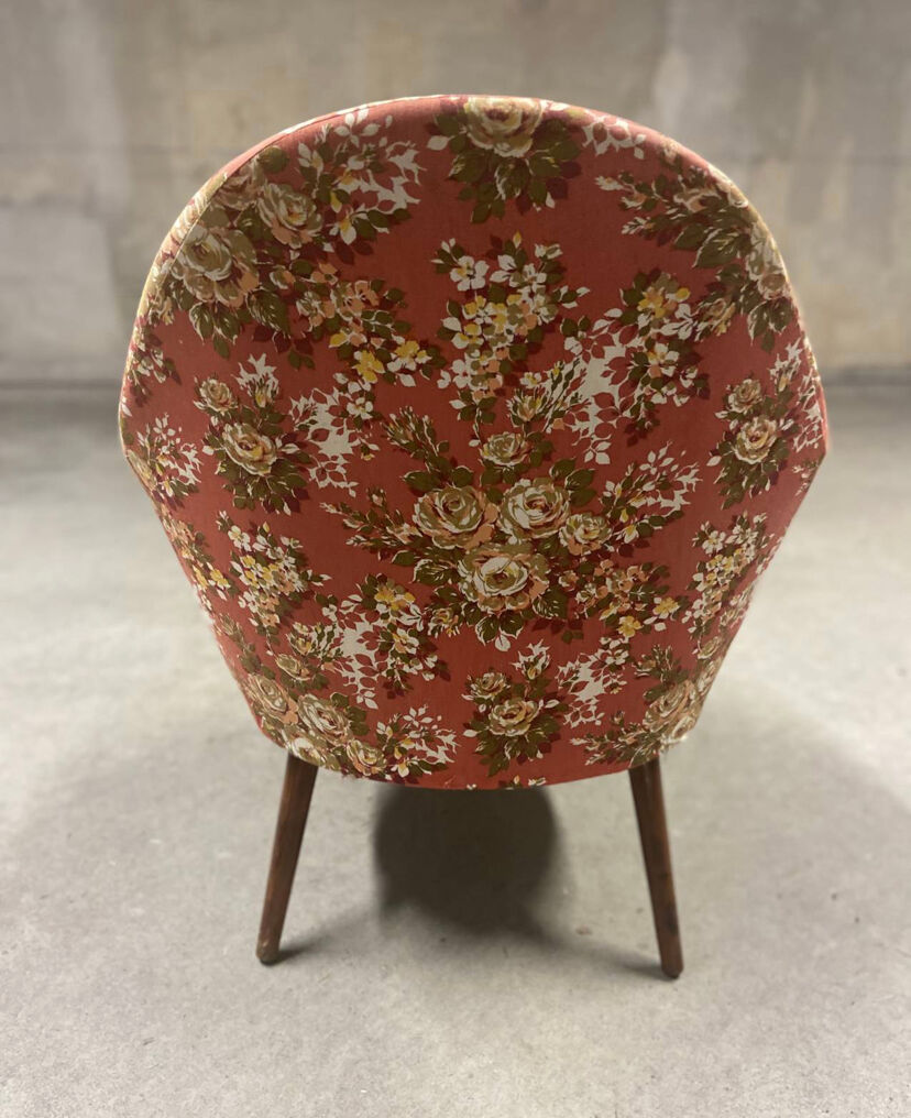 Vintage toad armchair with flowers
