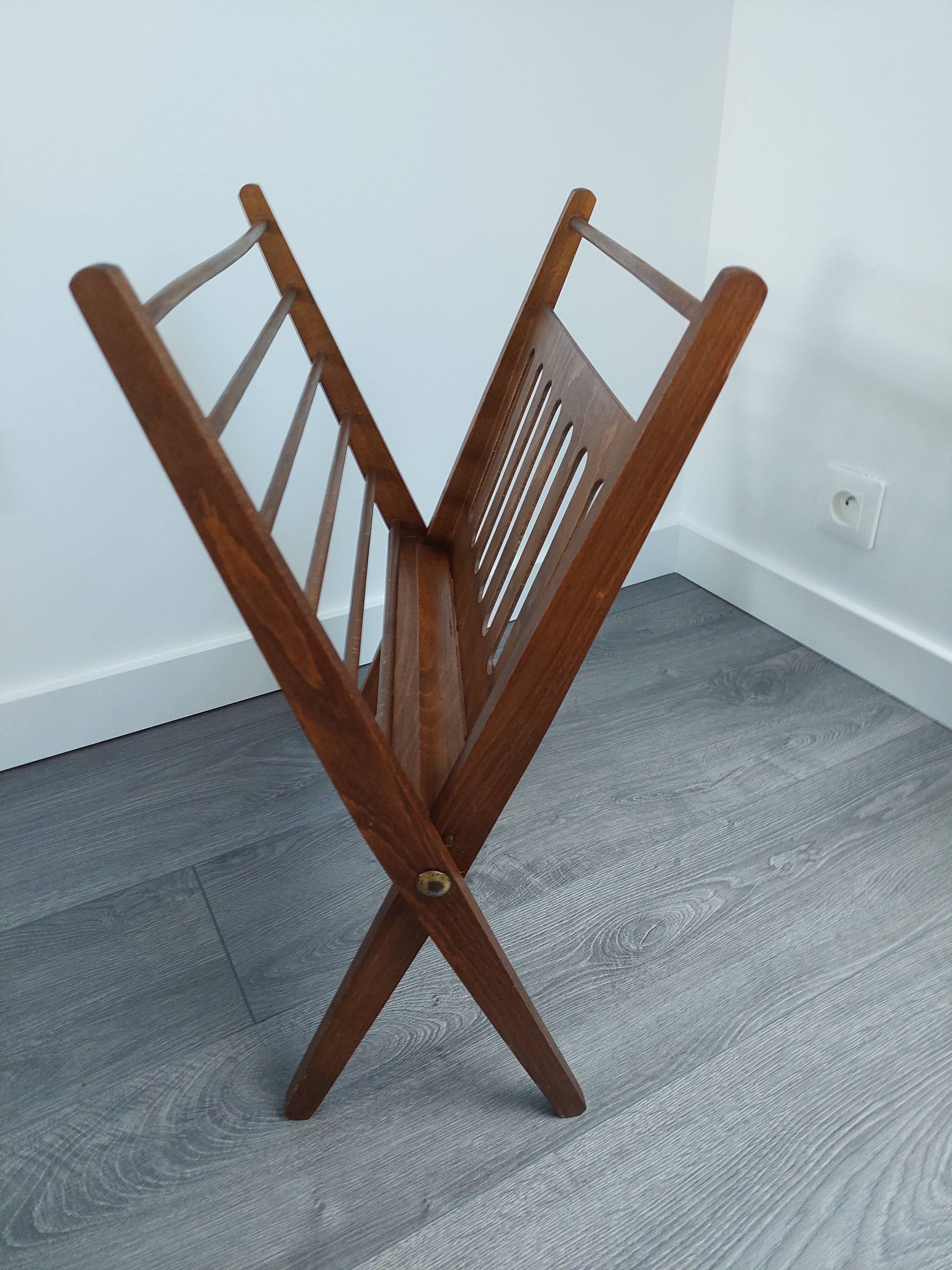 Braakmann folding magazine rack