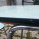 Table et chaises en formica vert d'eau