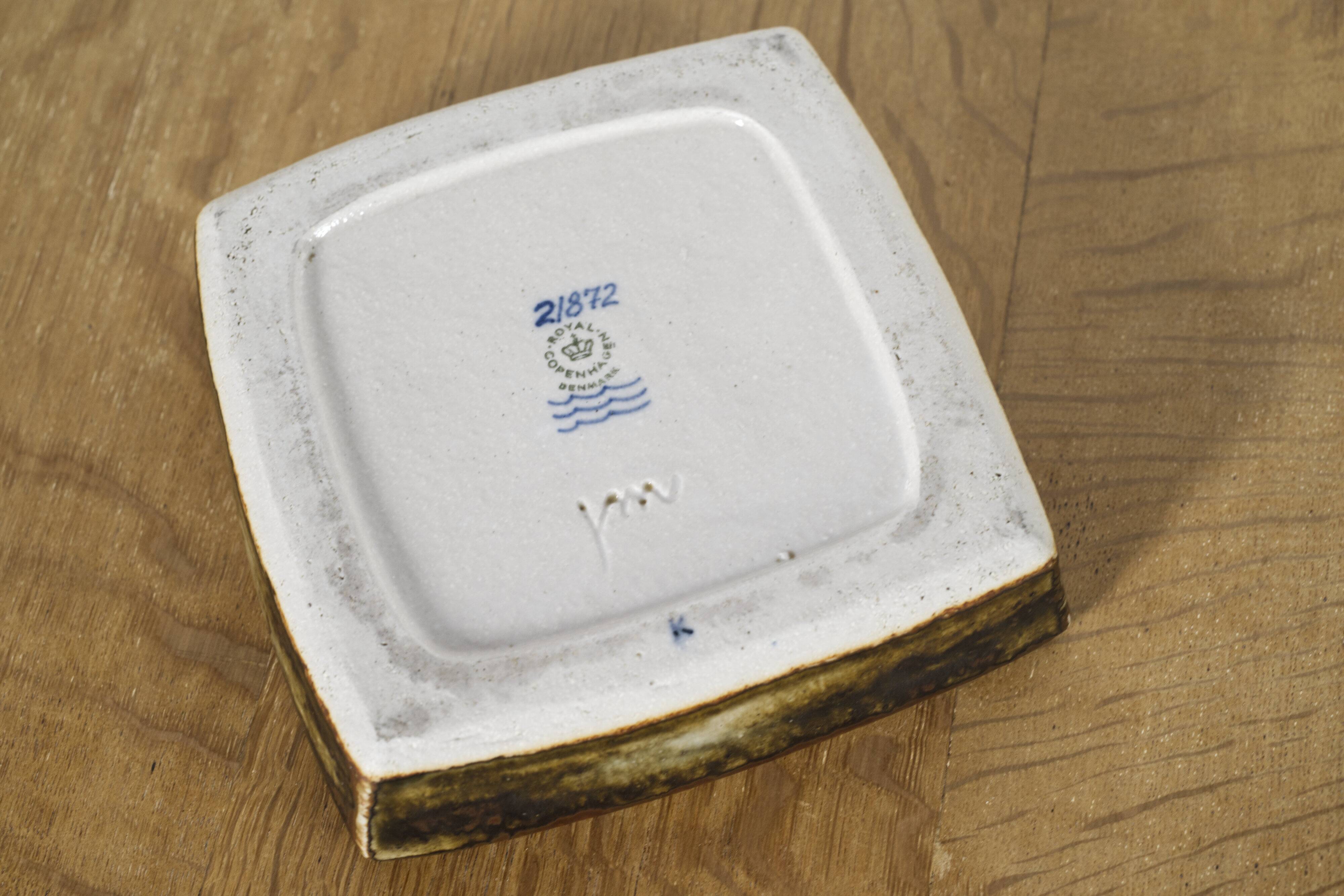 Petit plateau en céramique Royal Copenhagen par Jorgen Mogensen