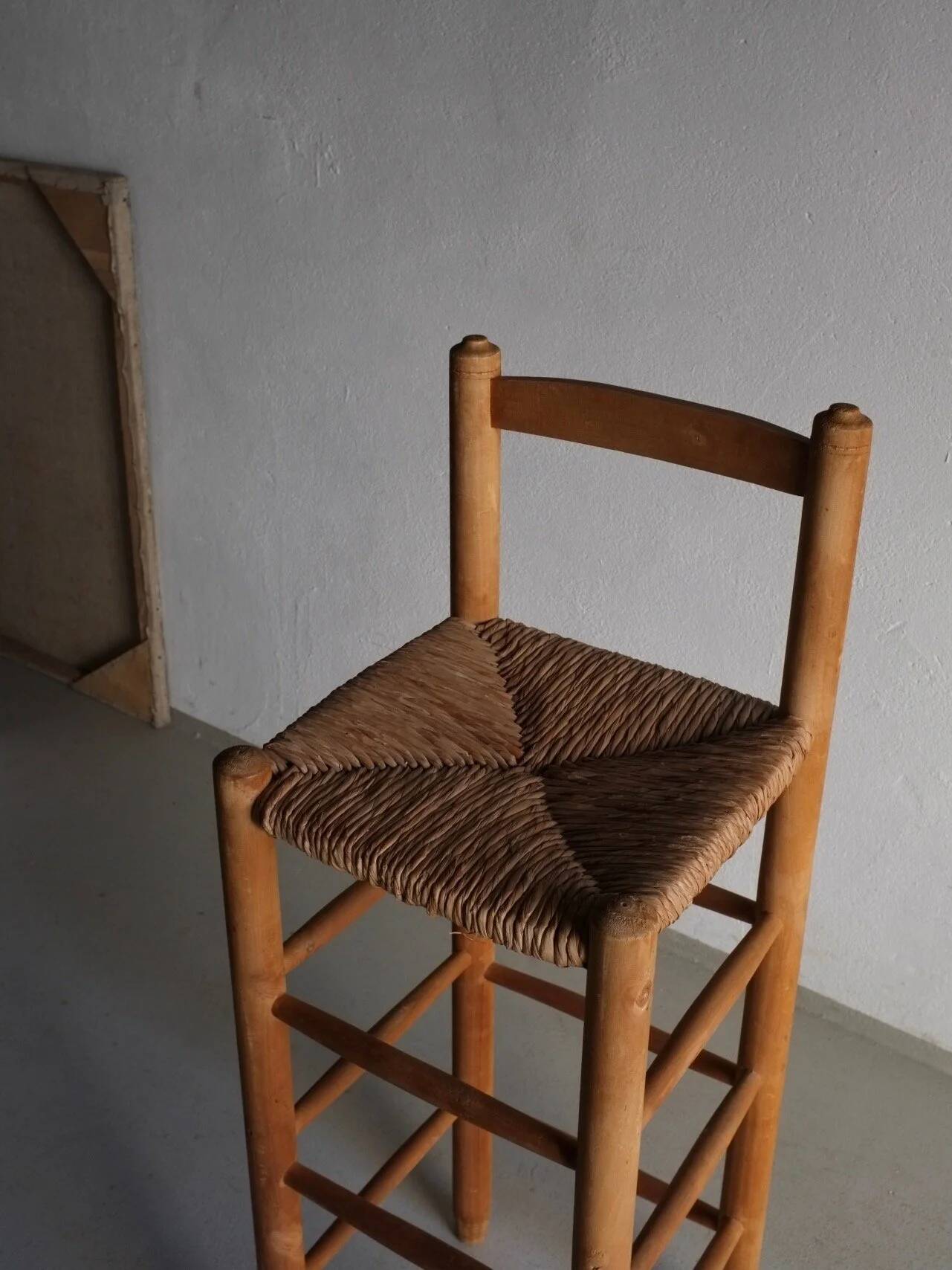 Tabouret de bar rustique à assise en jonc | France | Années 1960
