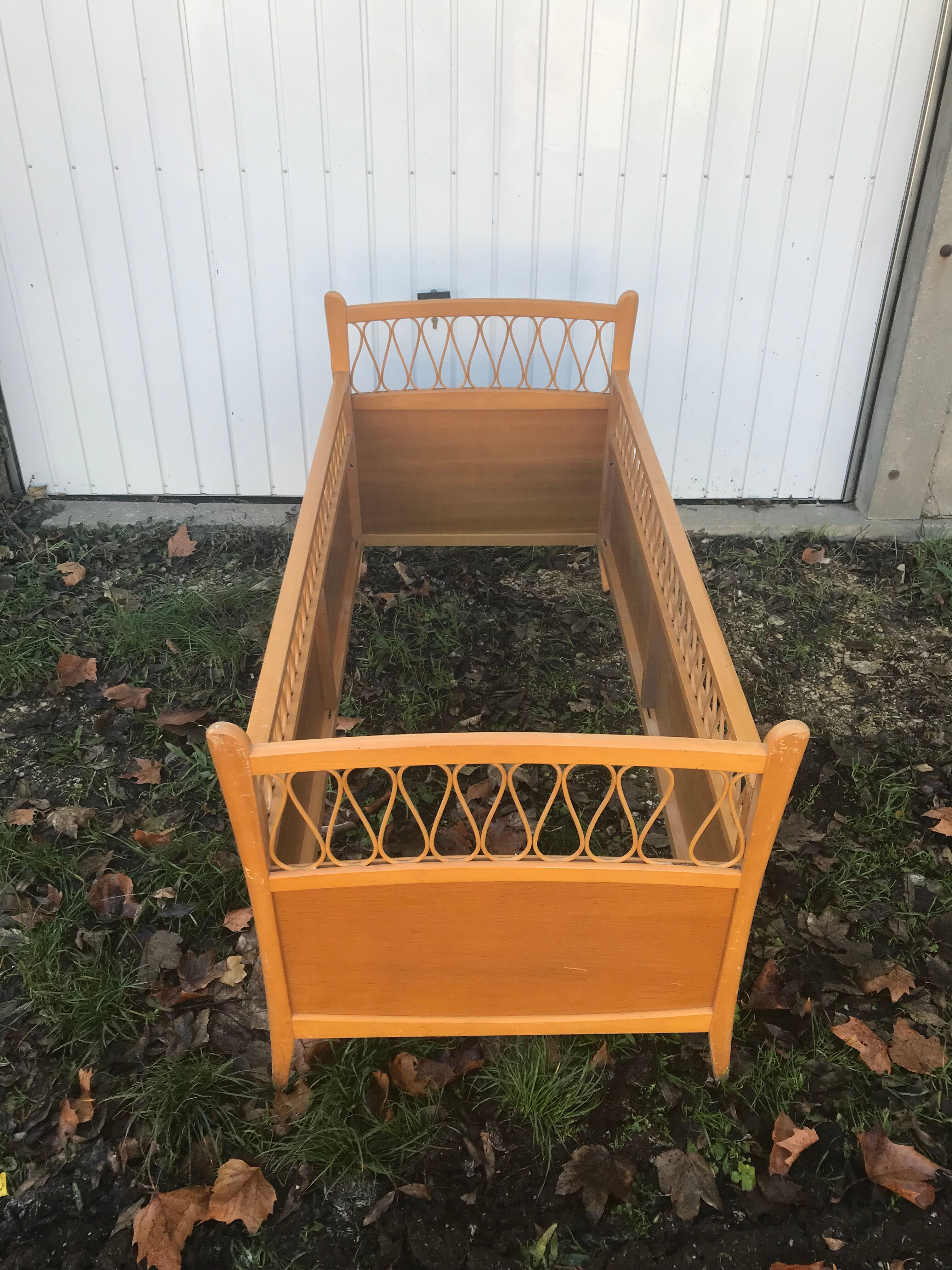 Ancien lit bébé scandinave bois