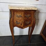 Table de chevet galbée style Louis XV en marqueterie