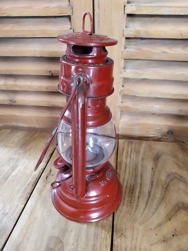 Red metal storm lamp patinated retro Metaloglobe vintage oil dp0321111